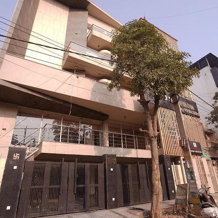 Hotel Leo Saffron Delhi  Exteriör bild