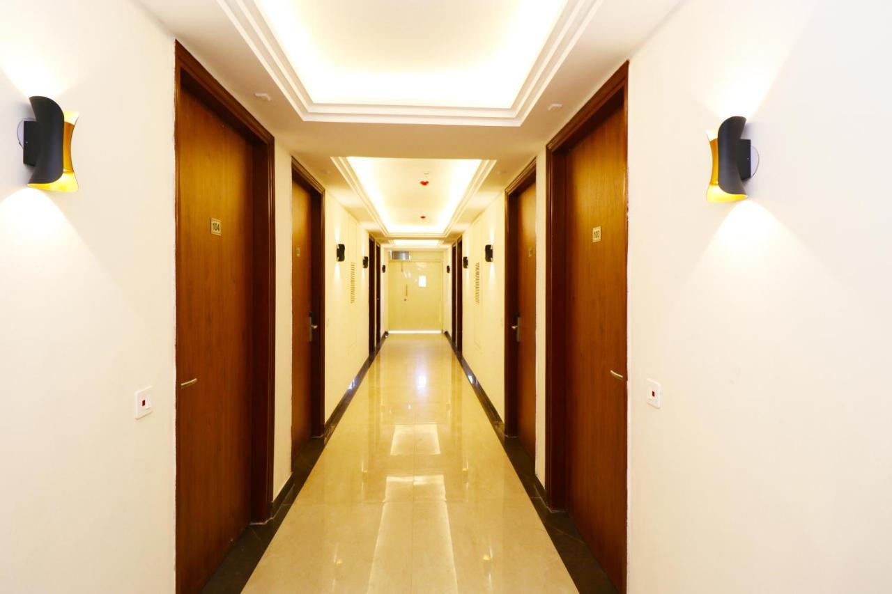 Hotel Leo Saffron Delhi  Exteriör bild