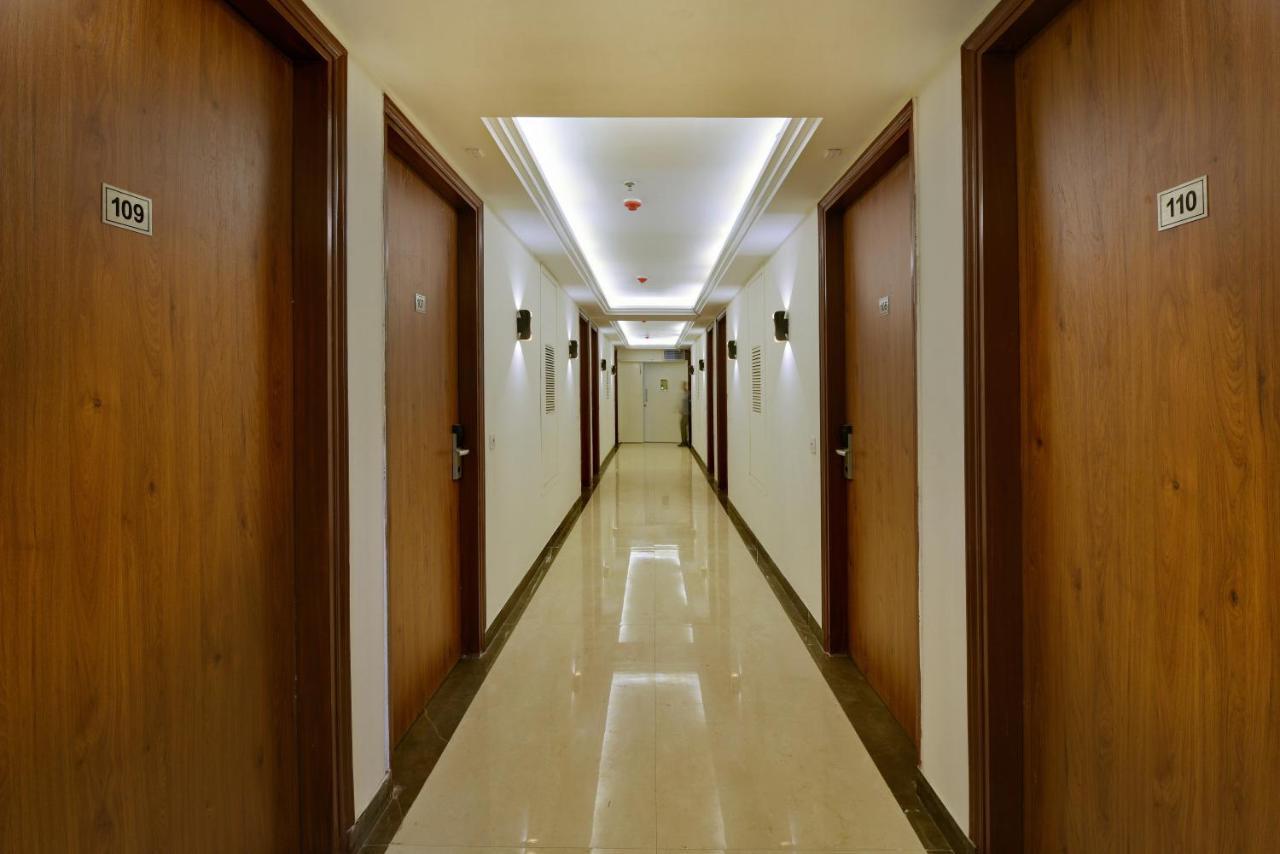 Hotel Leo Saffron Delhi  Exteriör bild