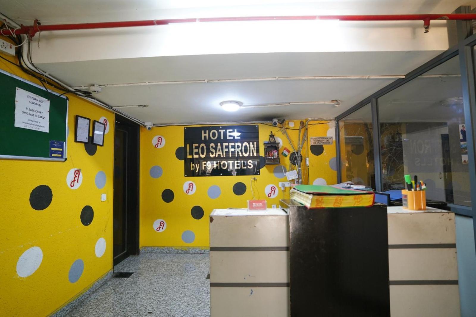 Hotel Leo Saffron Delhi  Exteriör bild