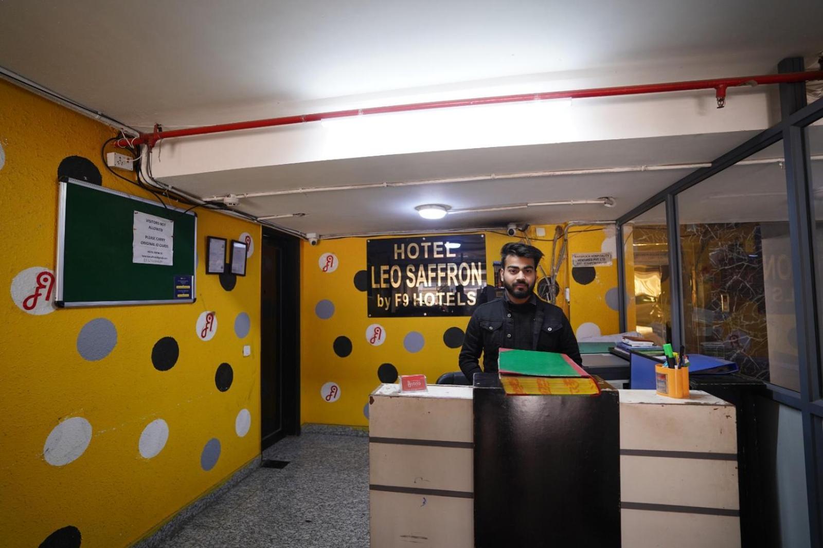 Hotel Leo Saffron Delhi  Exteriör bild