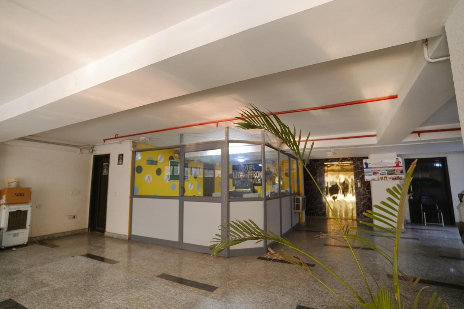 Hotel Leo Saffron Delhi  Exteriör bild