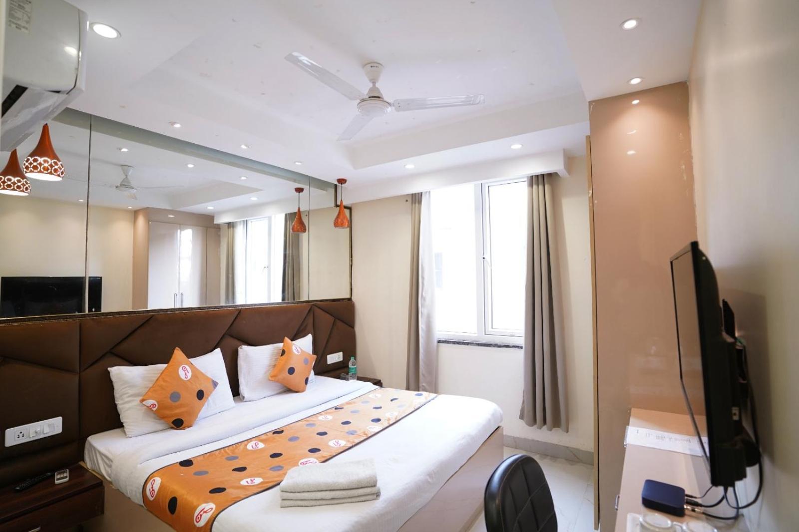 Hotel Leo Saffron Delhi  Exteriör bild