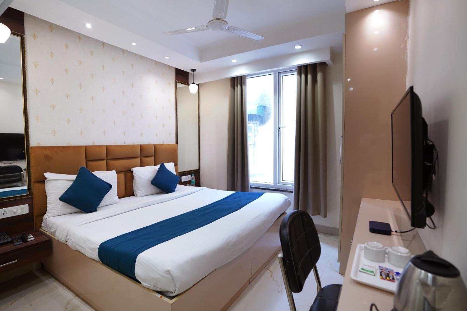 Hotel Leo Saffron Delhi  Exteriör bild