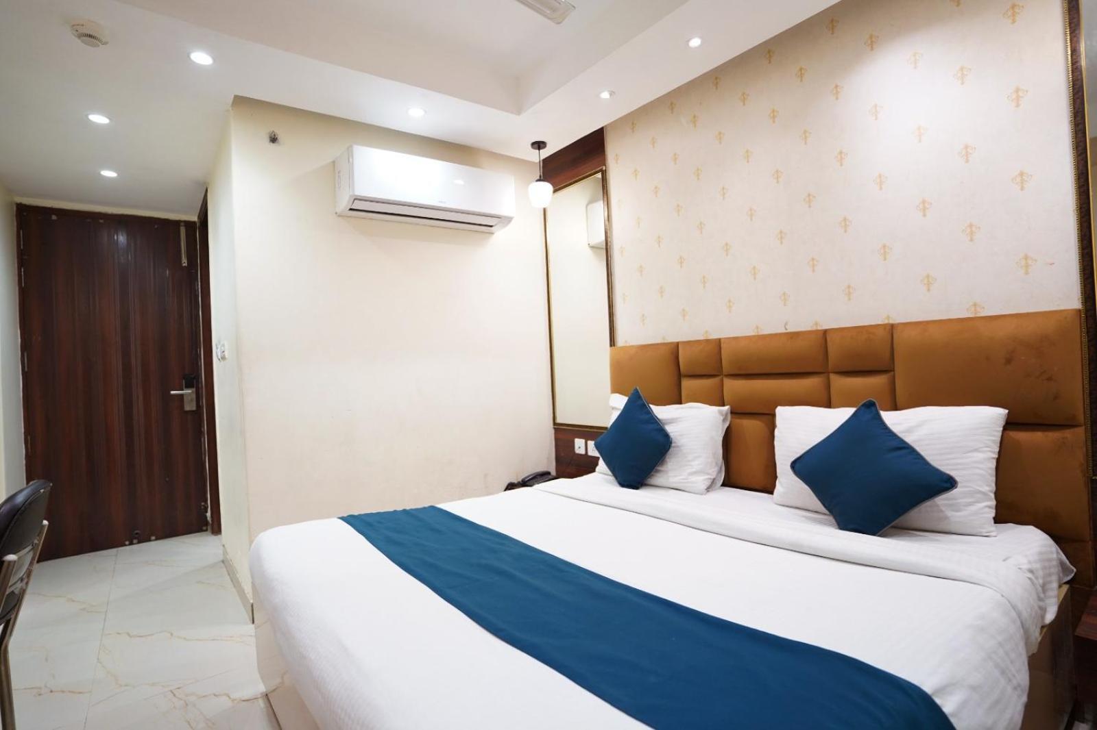 Hotel Leo Saffron Delhi  Exteriör bild